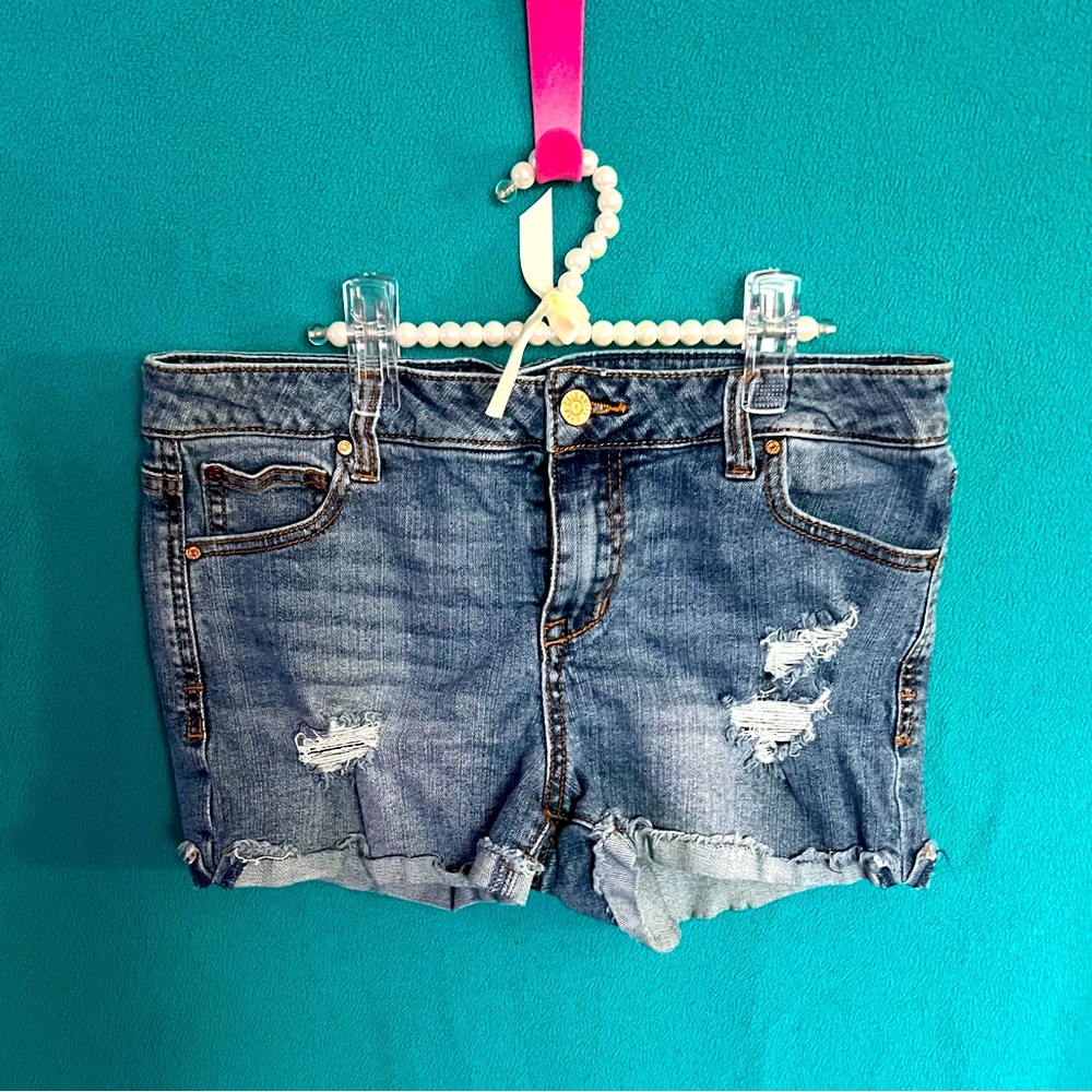 Celebrity Pink distressed denim shorts 9/29